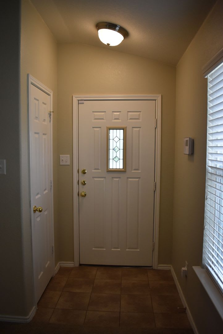 Charming 3 BR on Corner Lot! – photo 2