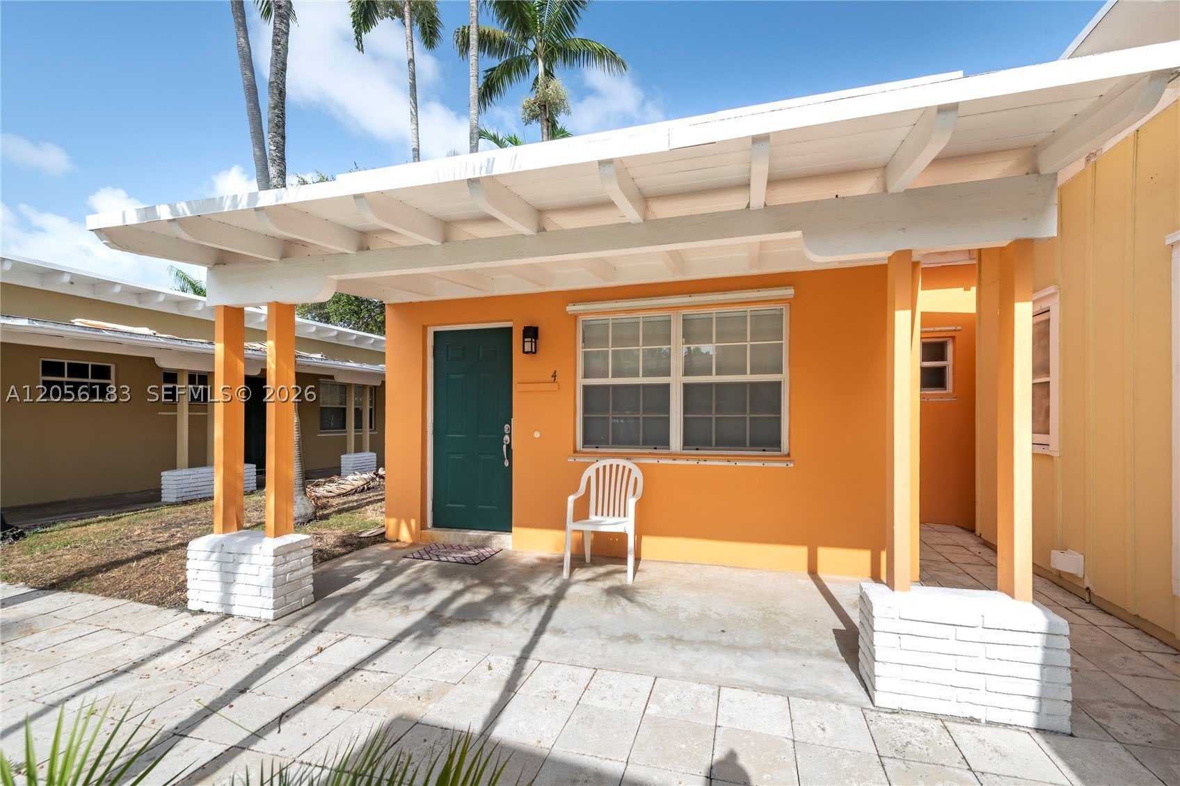 809 NE 17th Ave – photo 1