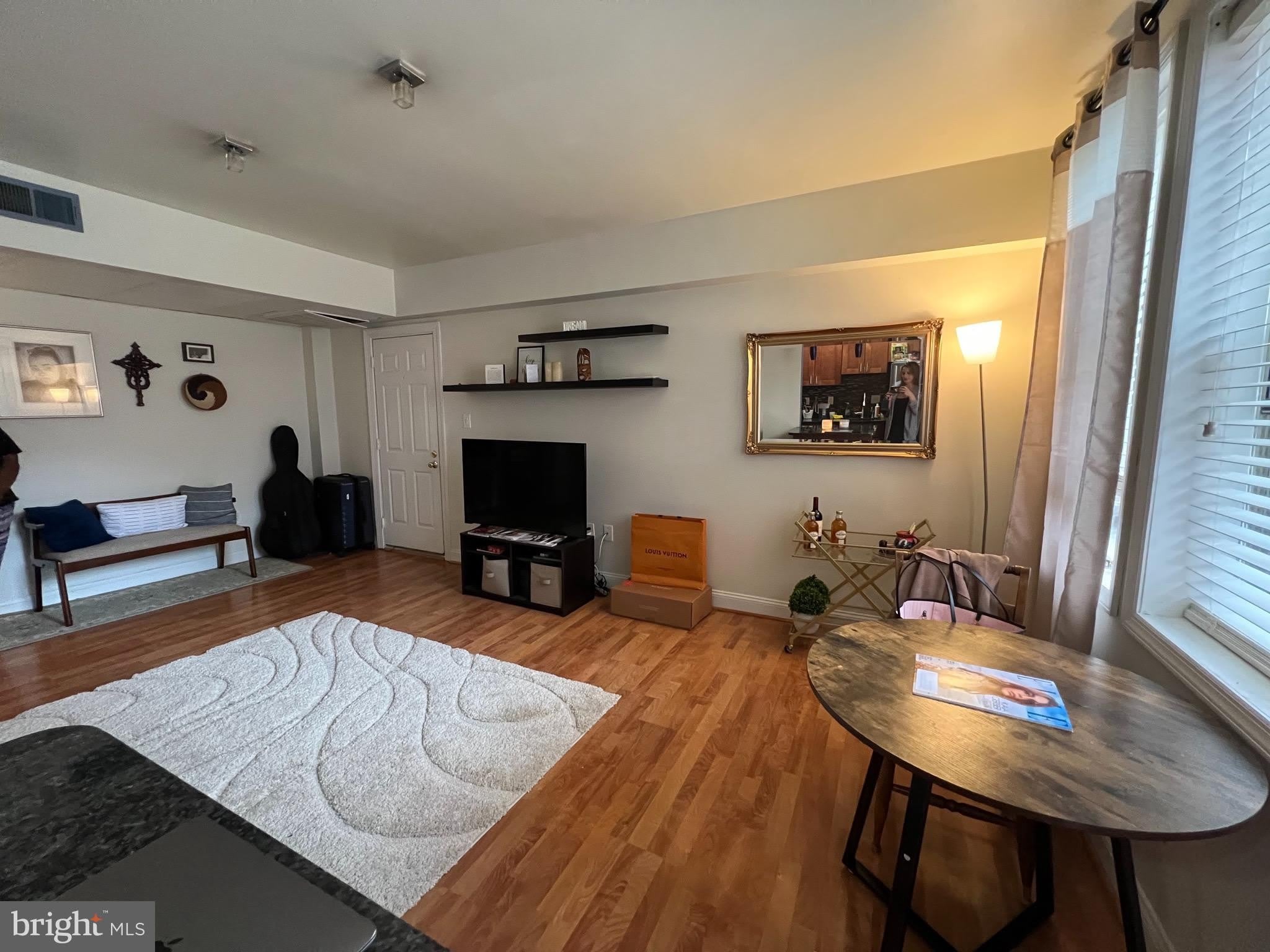 1808 QUEENS Lane – photo 3
