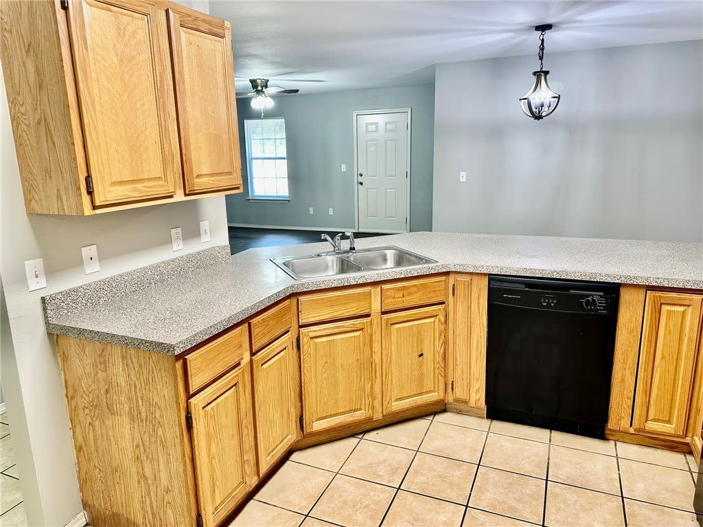 1460 W Junction Street – photo 4