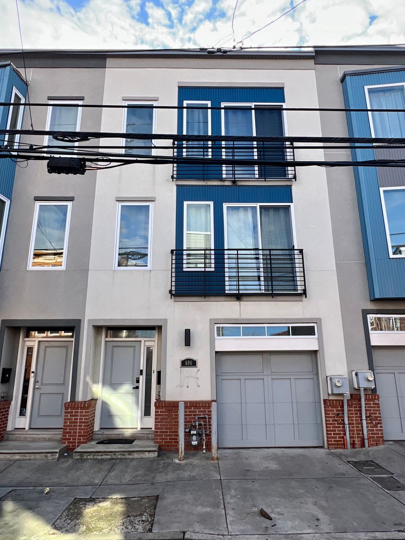 Gorgeous 3-Bedroom Townhome with One-Car Garage in Olde Kensington! Available mid-August! – photo 3