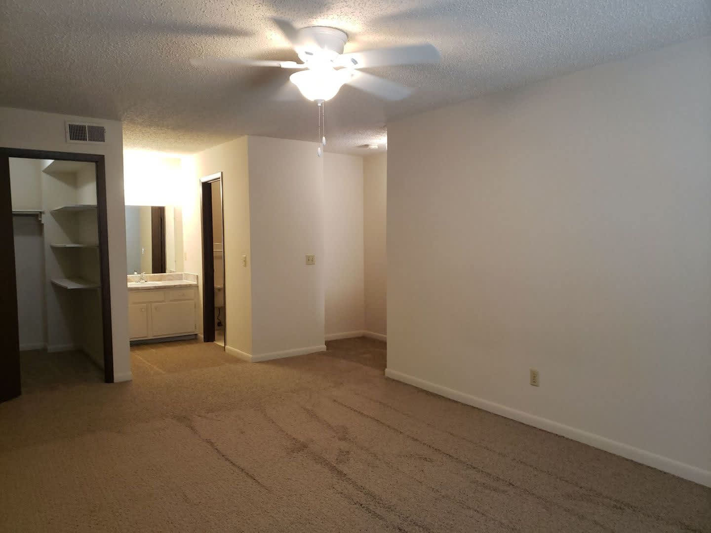 Spacious 1 Bedroom, 1.5 Bath Townhouse – Minutes from Nashville – photo 3