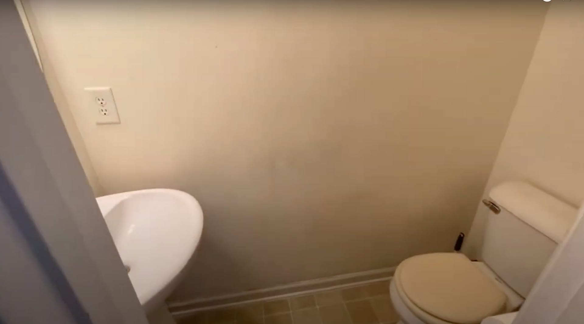 Room in 5 Bedroom Home at Genlee Dr – photo 5