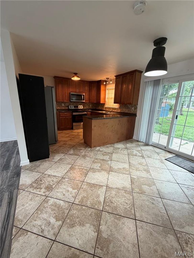 713 PLAZA DRIVE – photo 4