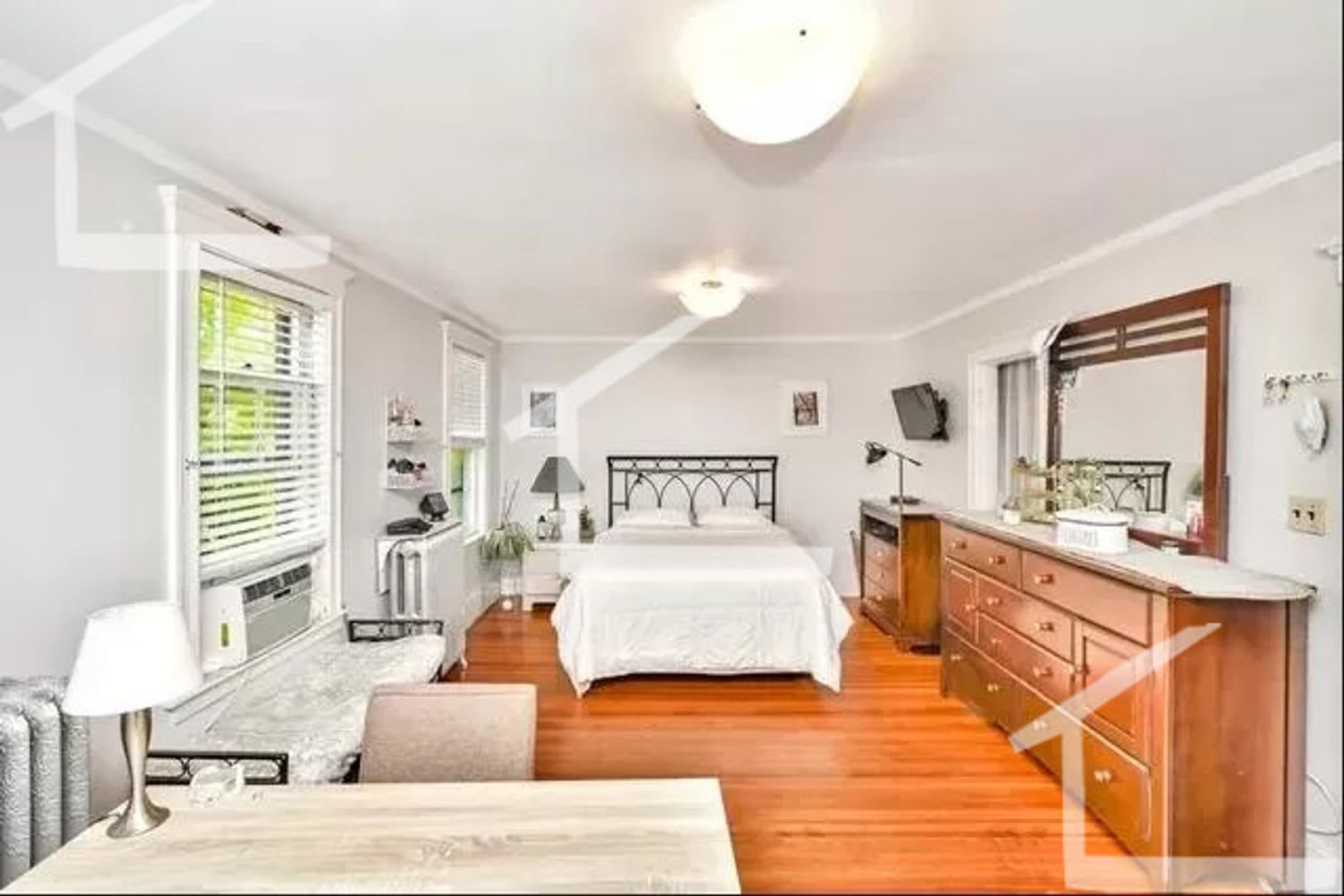 Large 4 bed in Brookline – photo 2