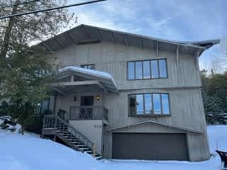 915 7Th Ave – photo 2