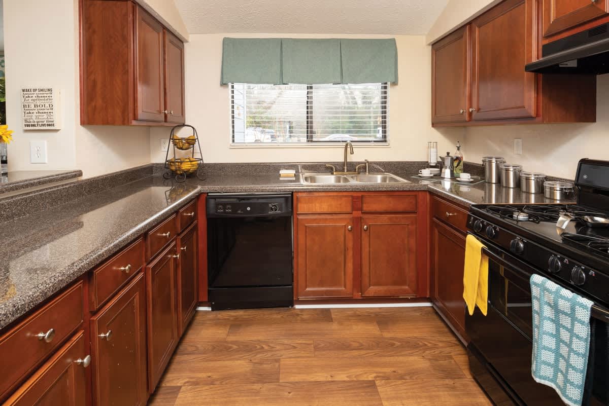 Chatsworth Apartments – photo 1