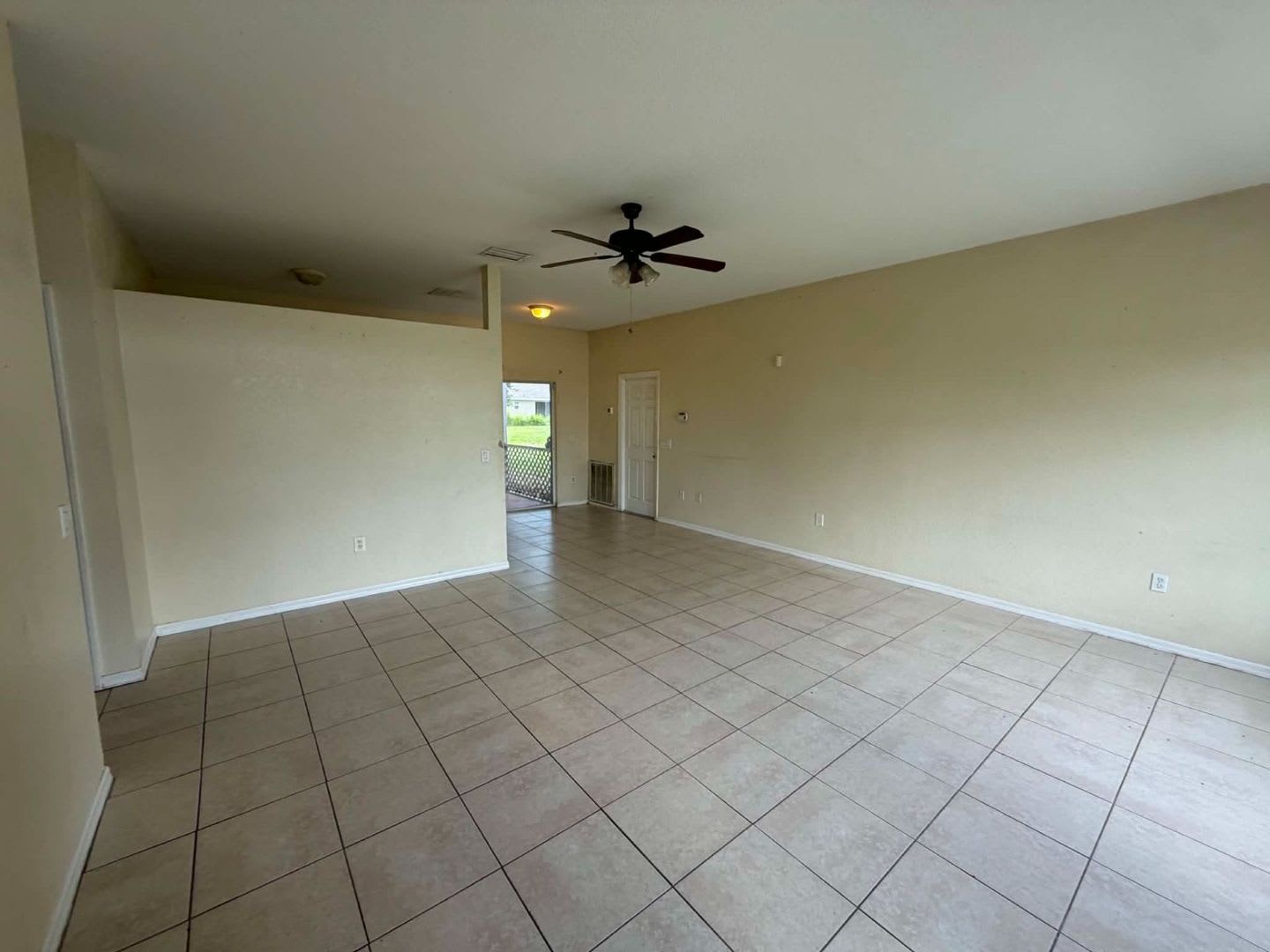 COMING SOON!!! Charming 3/2/2 car garage home in North Port – photo 2