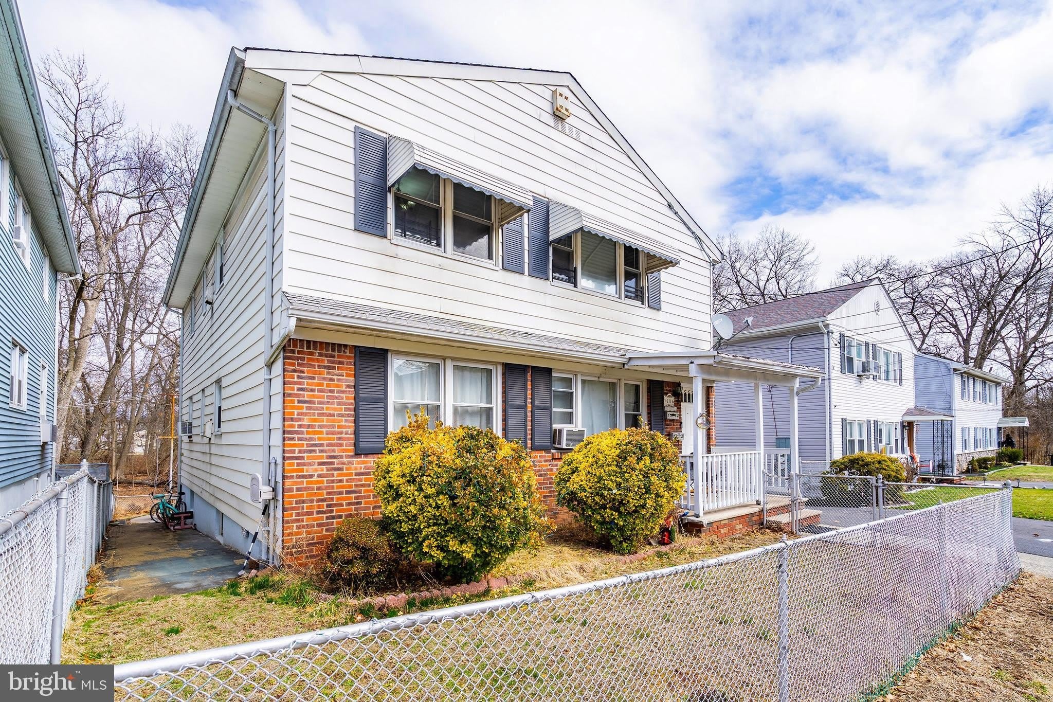 511 JACKSON Avenue – photo 3