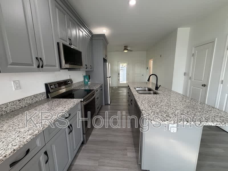 1010 Joyce Street – photo 3