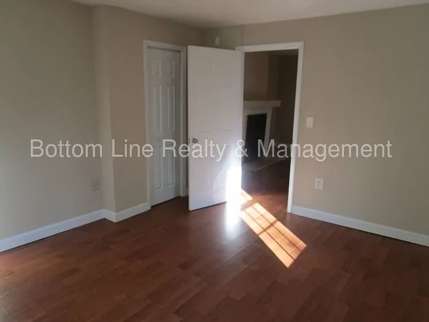 Room in 3 Bedroom Home at Plainview Rd – photo 1