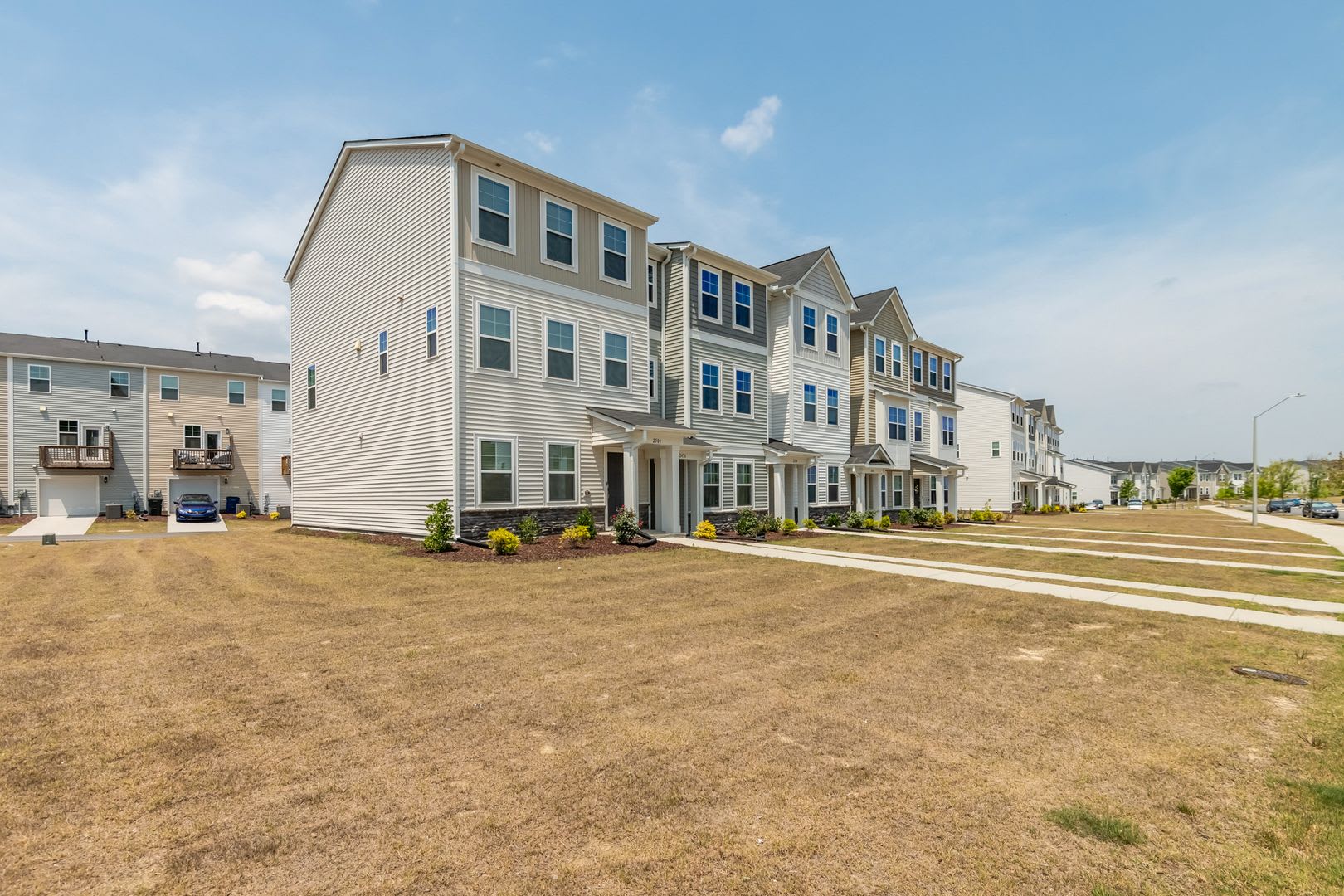 500 Off Your First Month S Rent Beautiful End Unit Townhome In Trace At Olde Towne 3Br 3 5Ba Garage – photo 2