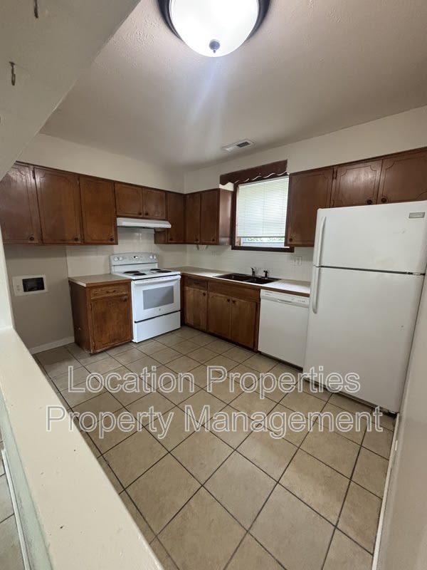 2428 Cedarwood Avenue – photo 3