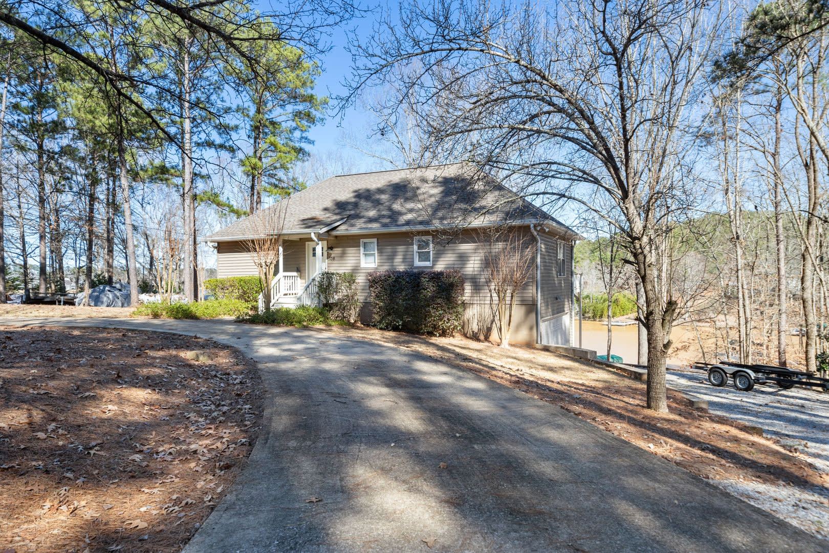 Lakefront Oconee Home – photo 3