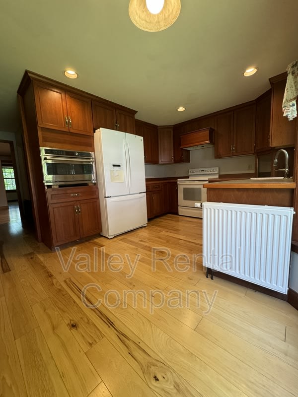4 Lawrence Plain Road – photo 3
