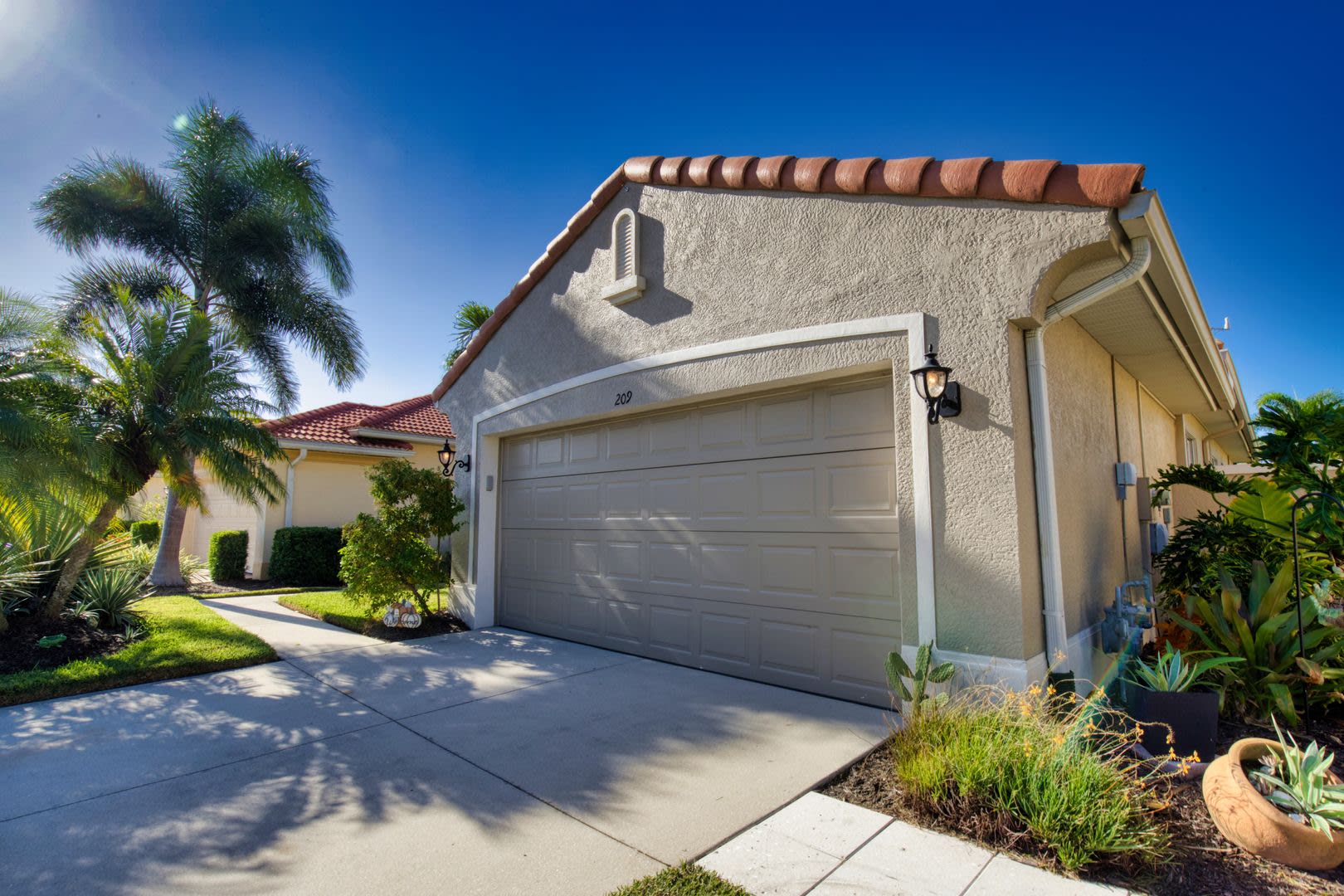 Seasonal Short Term 2 Bedroom 2 Bathroom Single Family Home In Venetian Golf River Club – photo 1