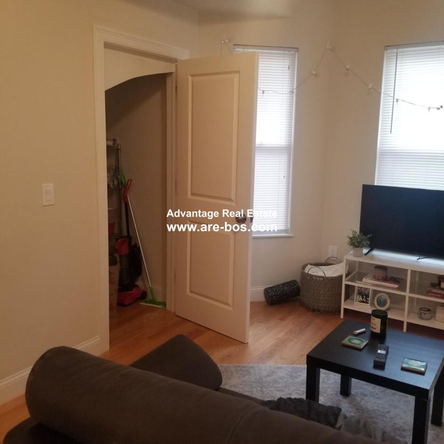 121 Webster Ave. – photo 4