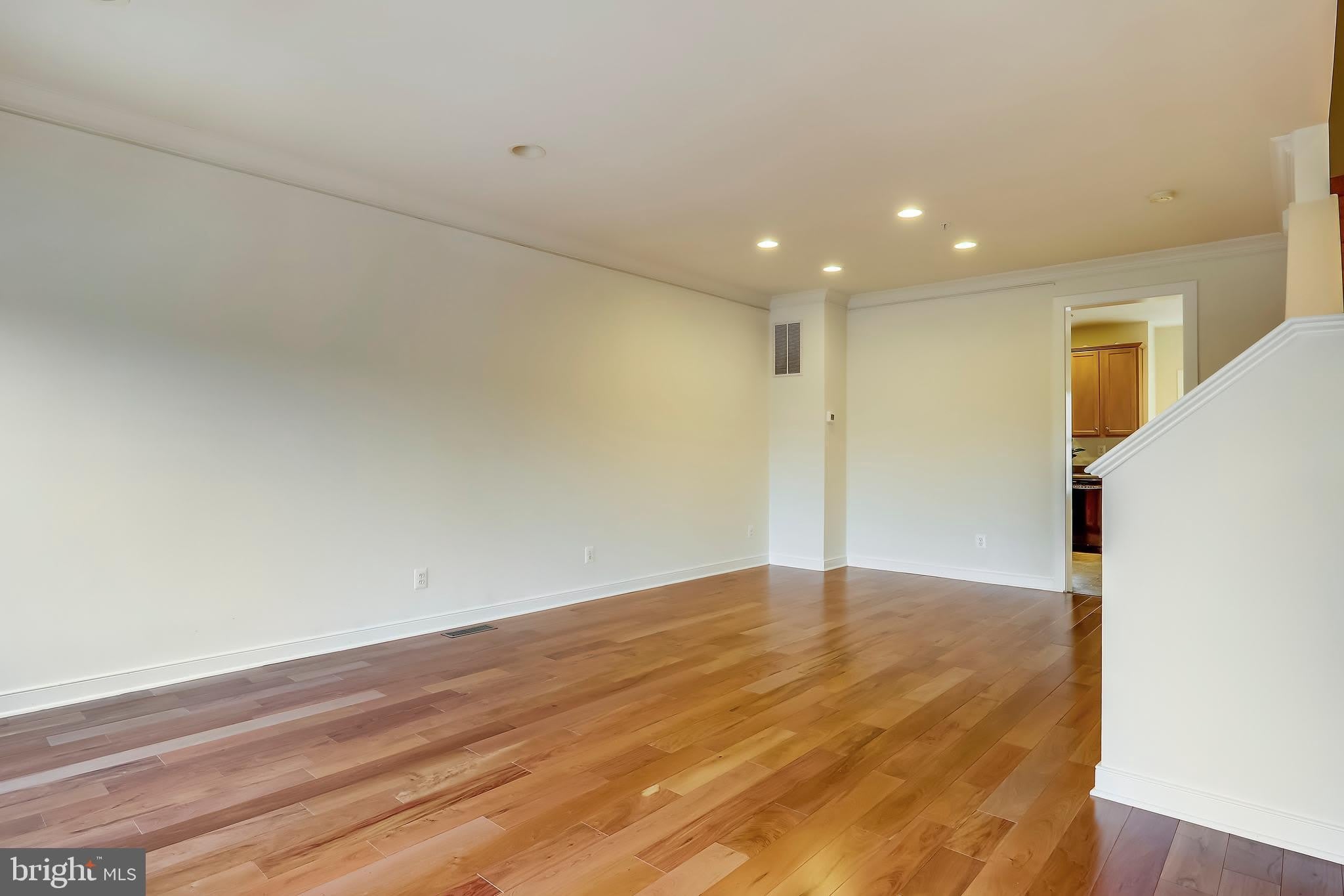 11034 AMHERST Avenue – photo 5