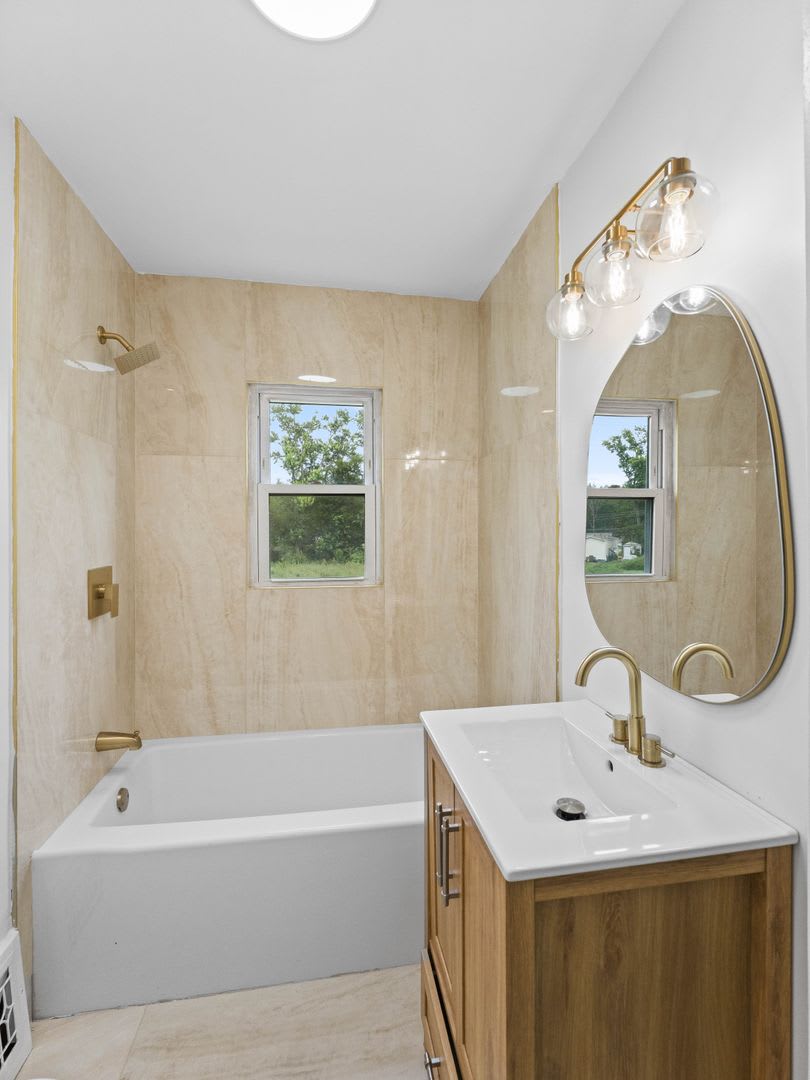 Charming Renovated Home with Modern Updates & Spacious Yard – photo 4