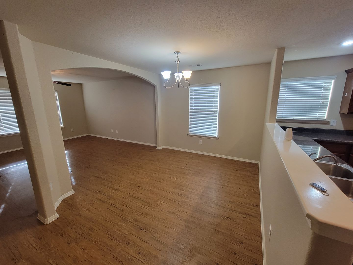 Nice 3 bedroom 2 bath home – photo 4