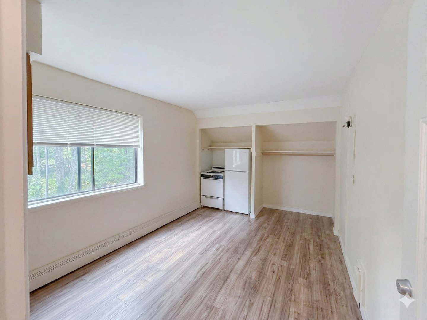 Quaint Affordable Studio in Townhome Community All utilities included! – photo 1