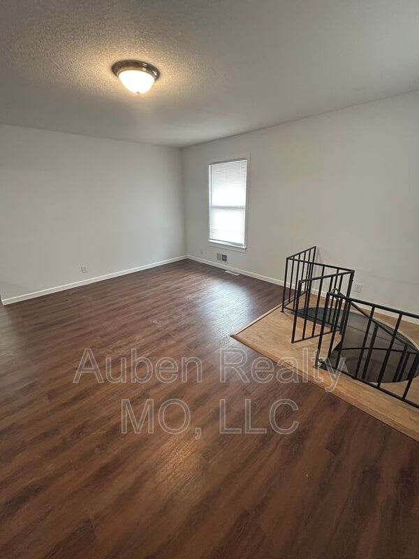 20808 E 13th Ter S. – photo 2