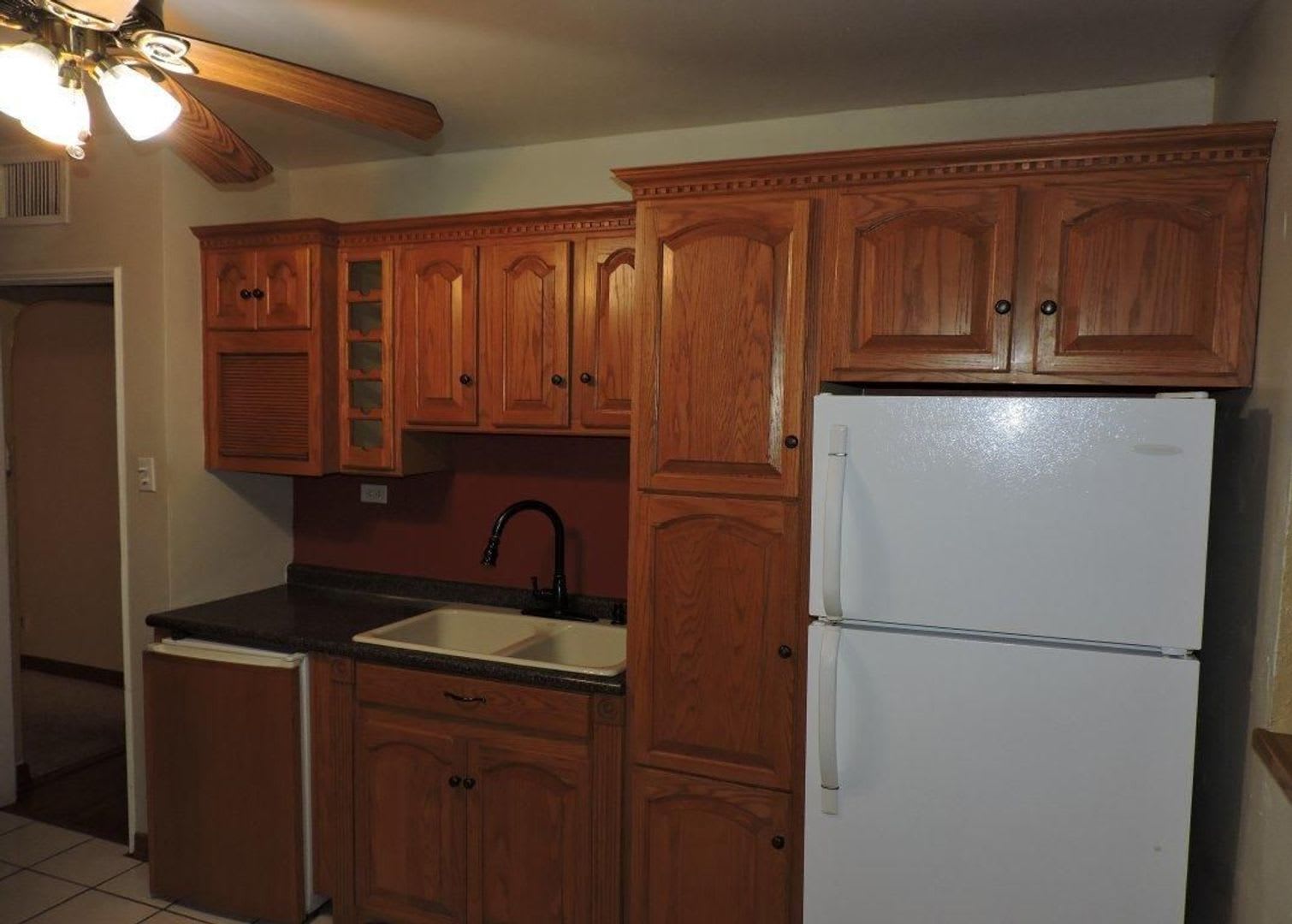 Spacious 3bed 2bath with Large Backyard! – photo 5
