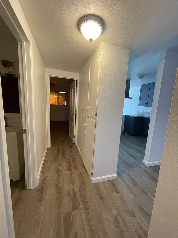 911 N Vineyard Ave – photo 2