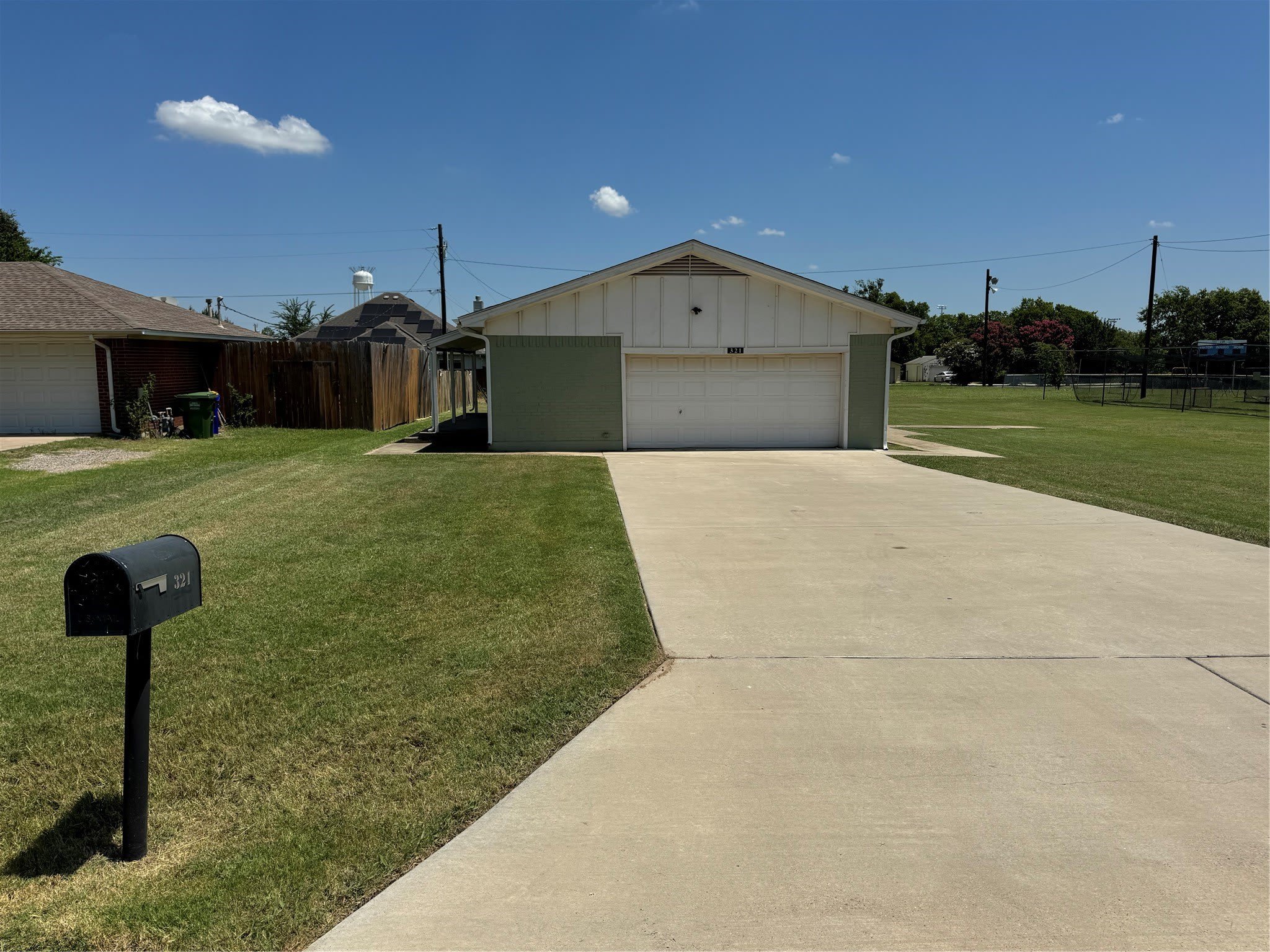 321 E Lake Street – photo 4