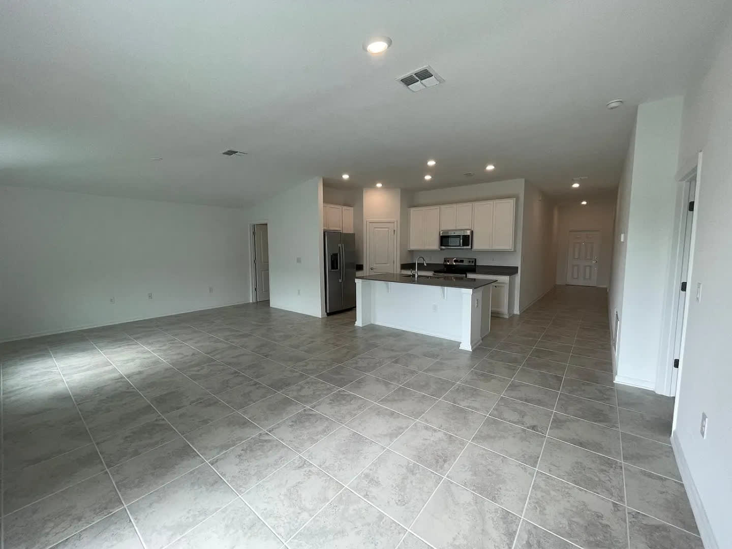 Single family home in Davenport minutes away from Posner shopping center! – photo 5