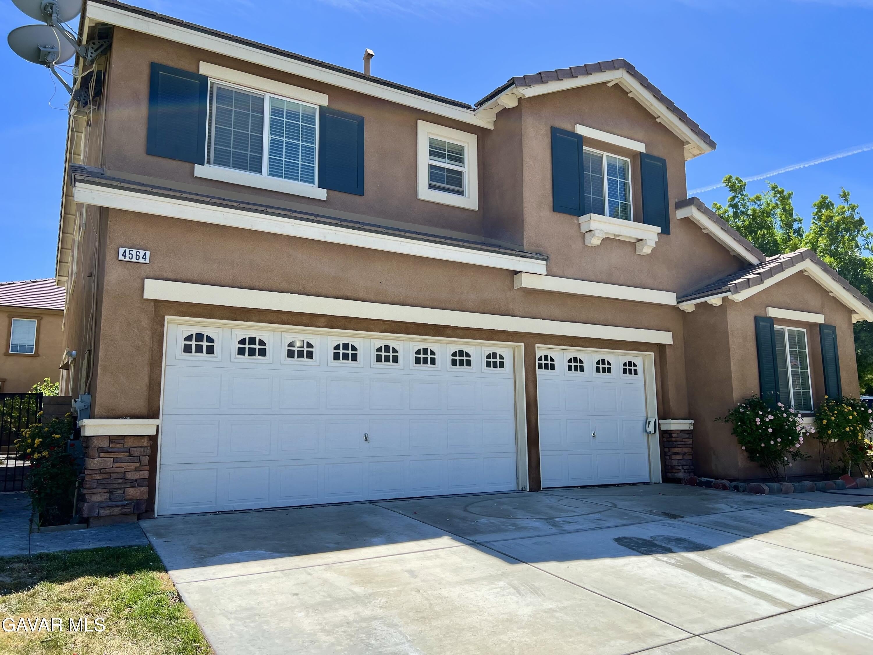4564 Jewel Drive – photo 2