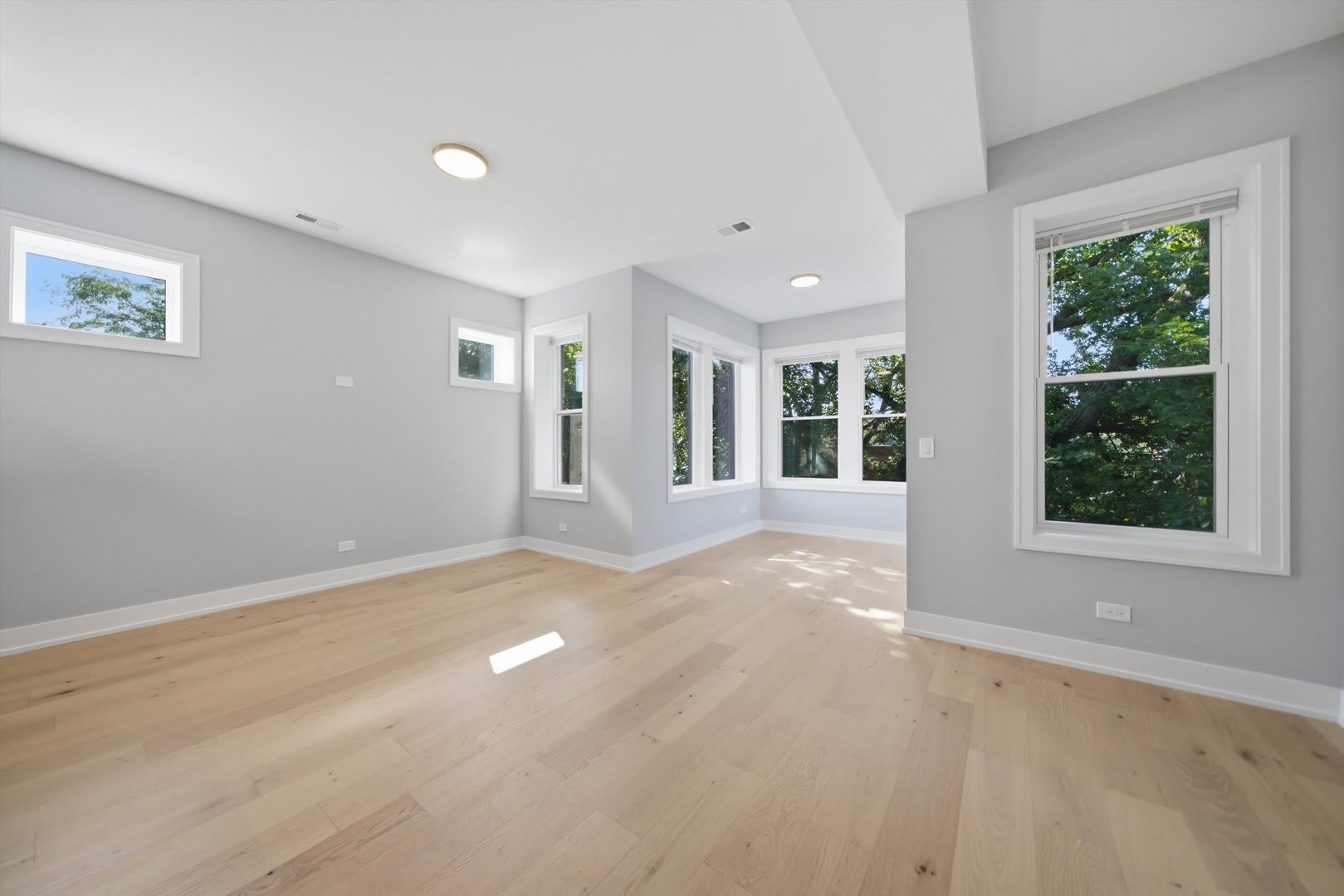2442 W Wilson Avenue – photo 3