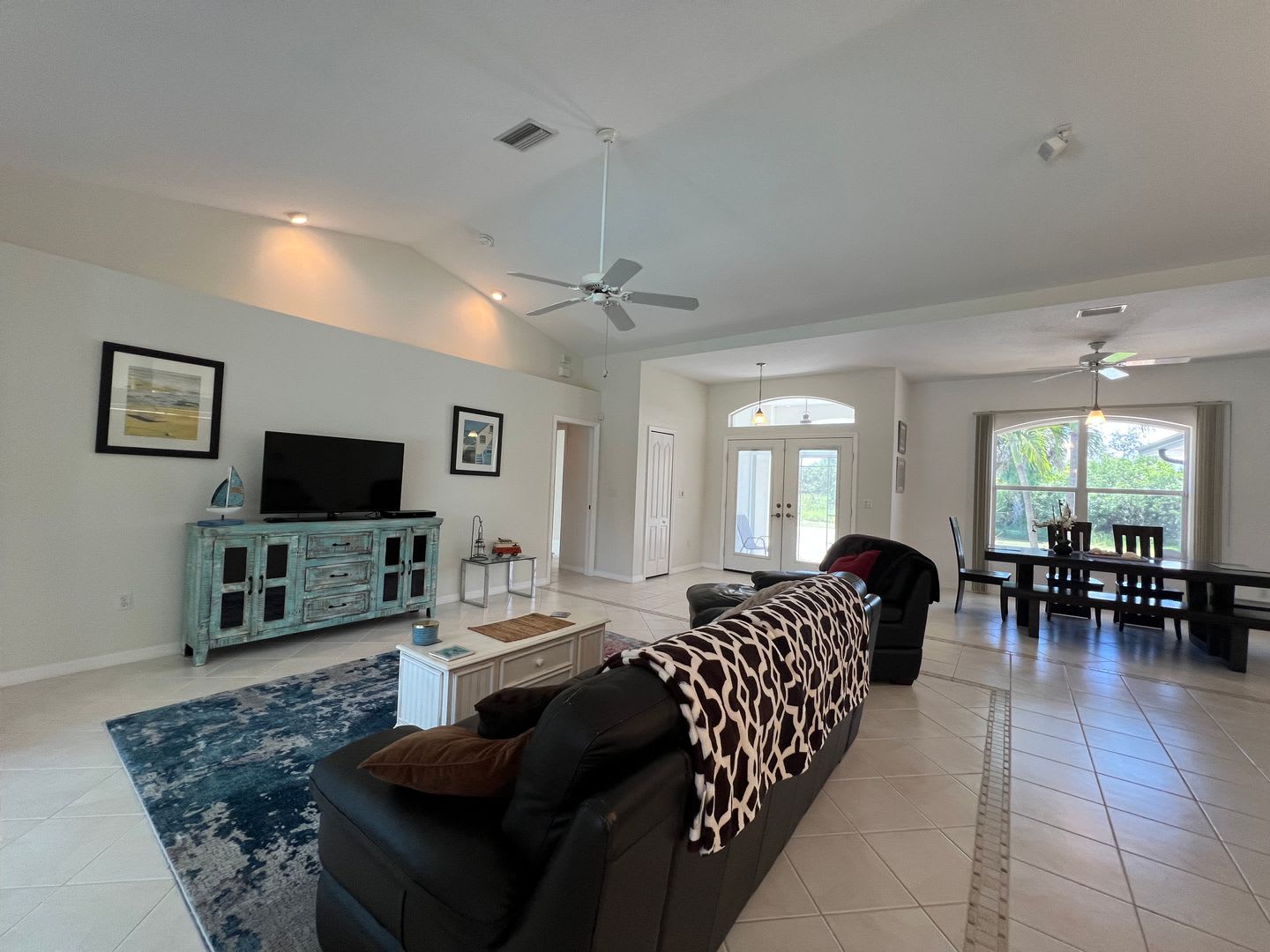 Furnished Short Term Rental 3 Bed 2 Bath Single Family Pool Home 5 000 Month Heated Swimming Pool Canal View – photo 3