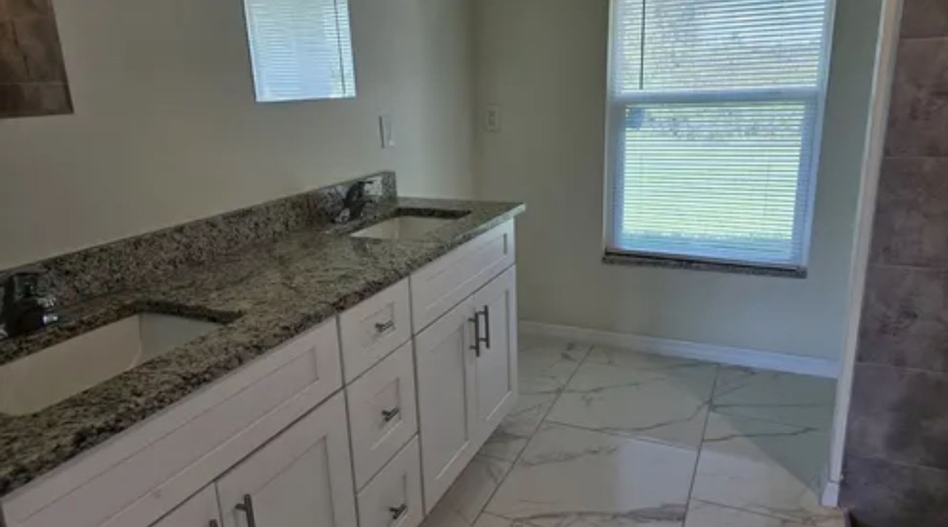 MOVE IN READY-3br 2ba Single Family home in a Great Location! – photo 5