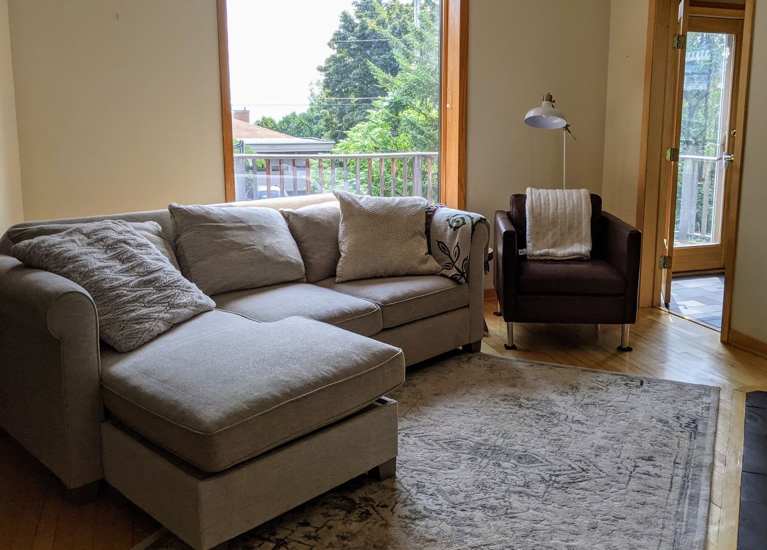 AVAILABLE Novemeber 10th- 3 BED 2 BATH Single Family Home – photo 4