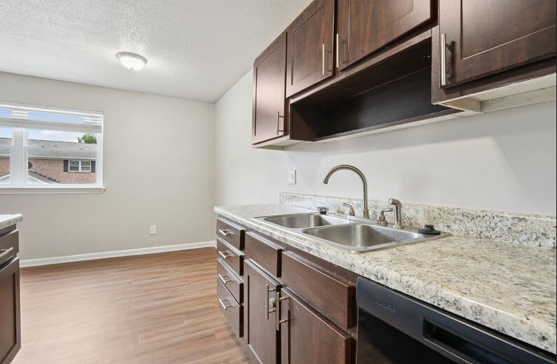 South Pointe Apartment Home – photo 2