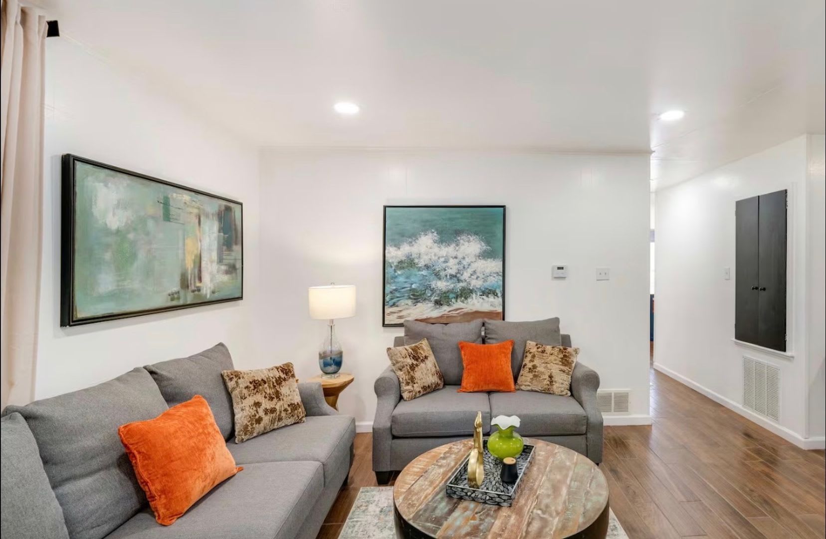 Room in 4 Bedroom Home at Burr Oak Dr – photo 4