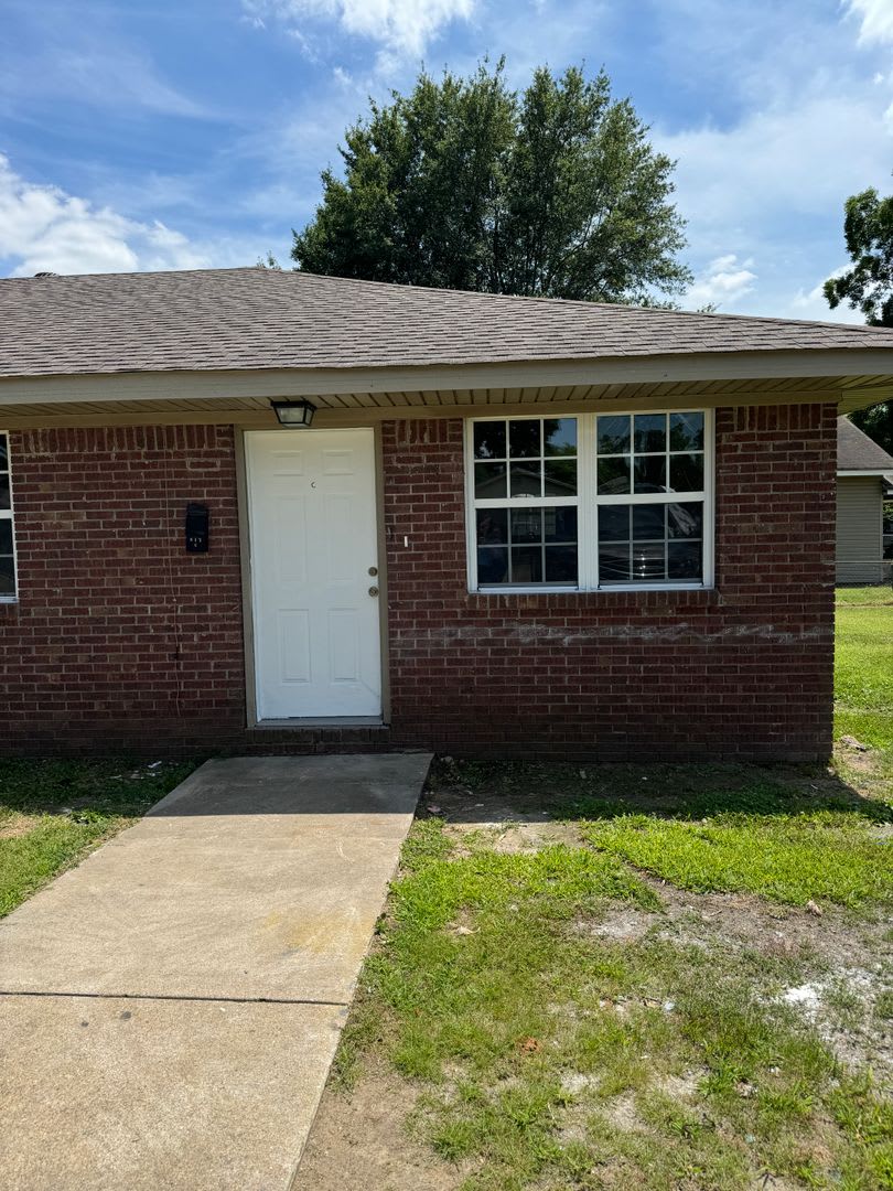 2 BED / 1 Bath Apartment in Truman. READY NOW! – photo 2