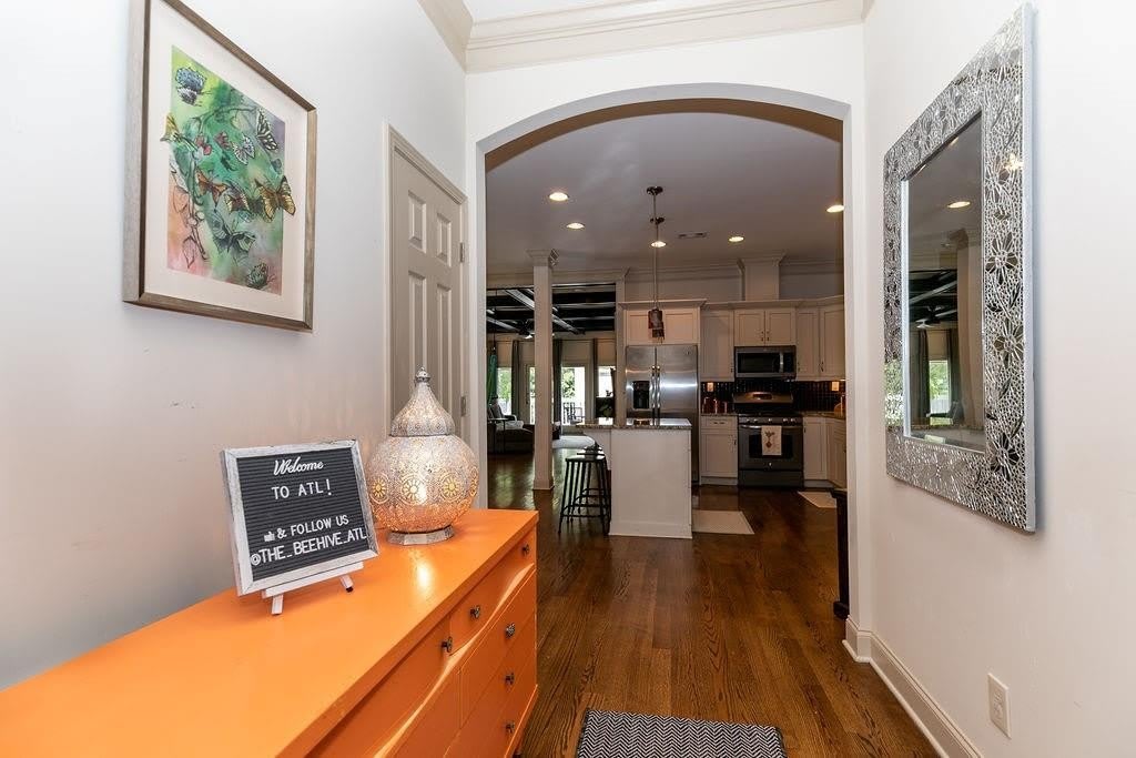 1084 Sanders Avenue Se – photo 1