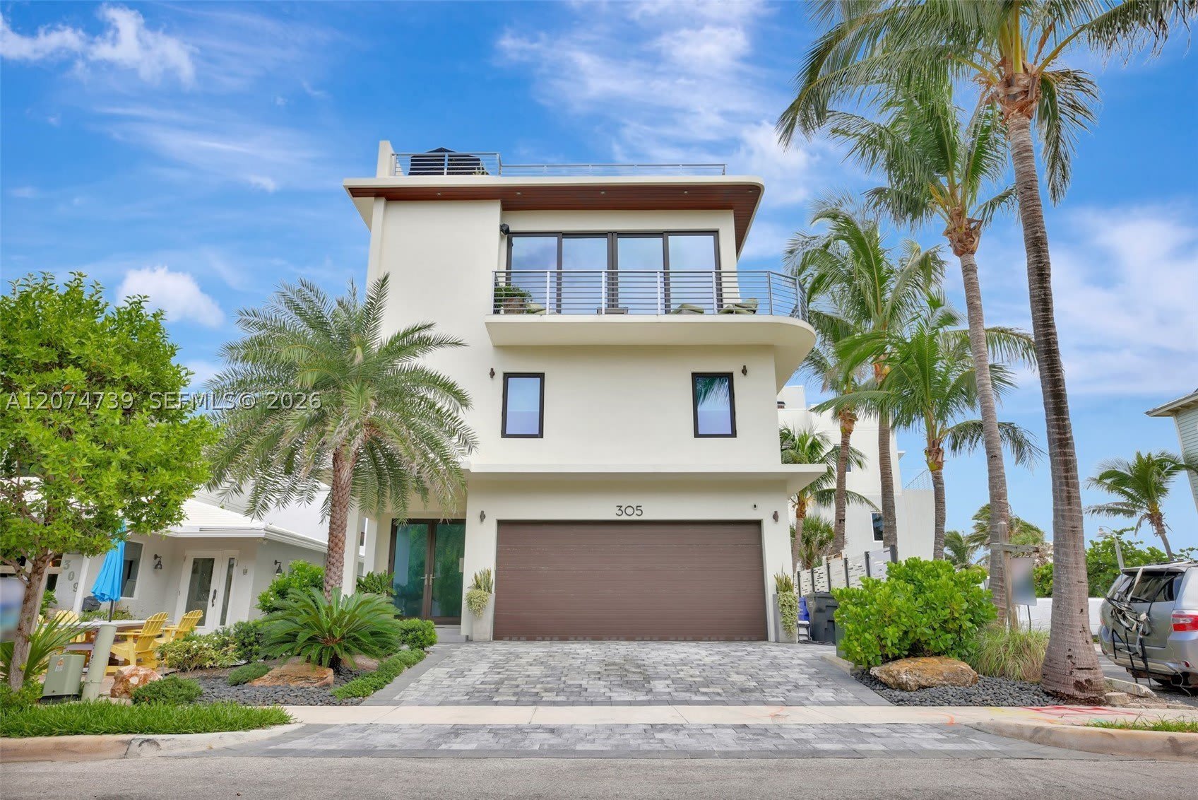 305 Oak St – photo 1