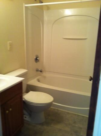 Cozy 2 Bedroom Apartment Available! – photo 4