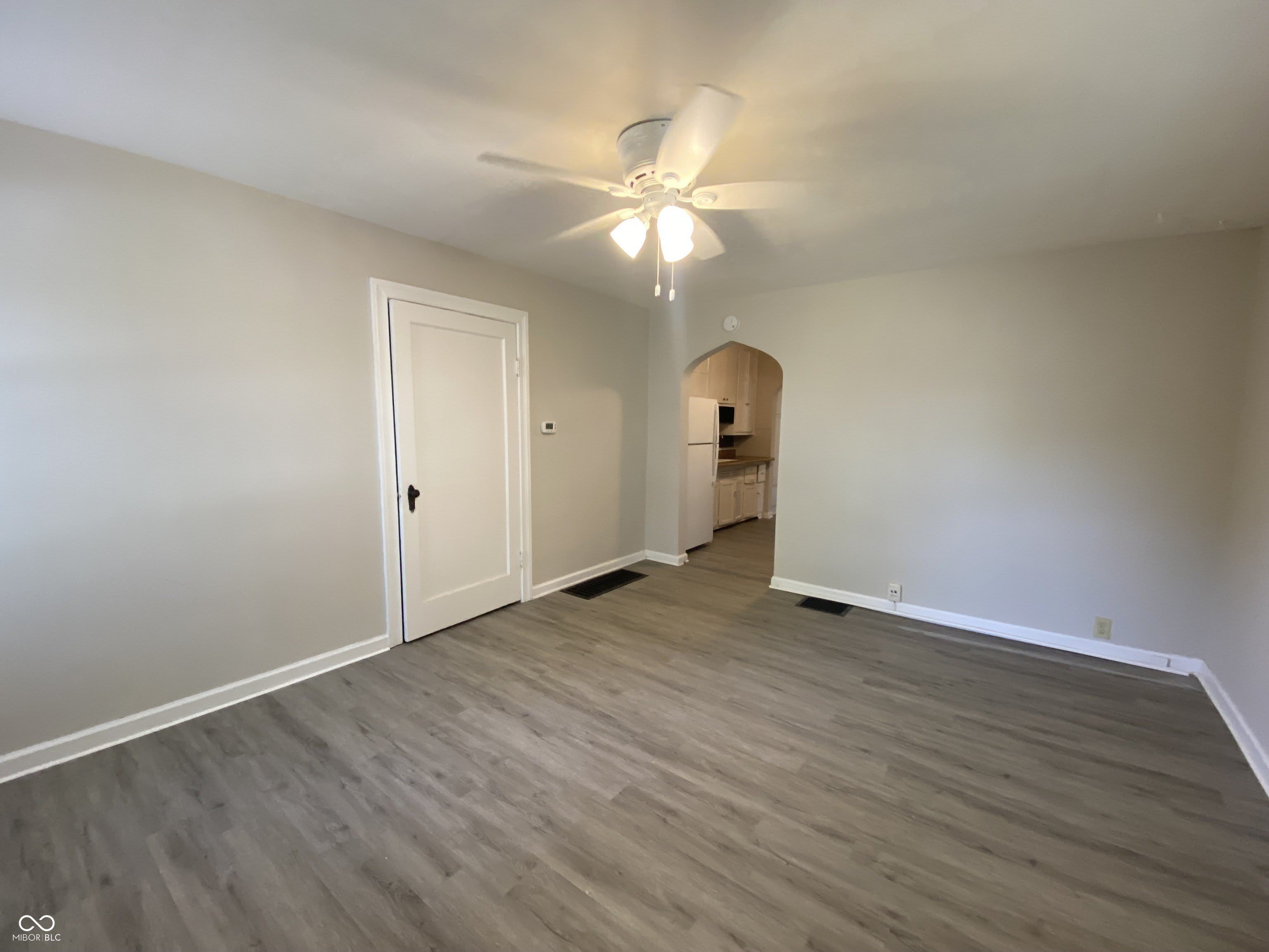 1464 N Gladstone Avenue – photo 3
