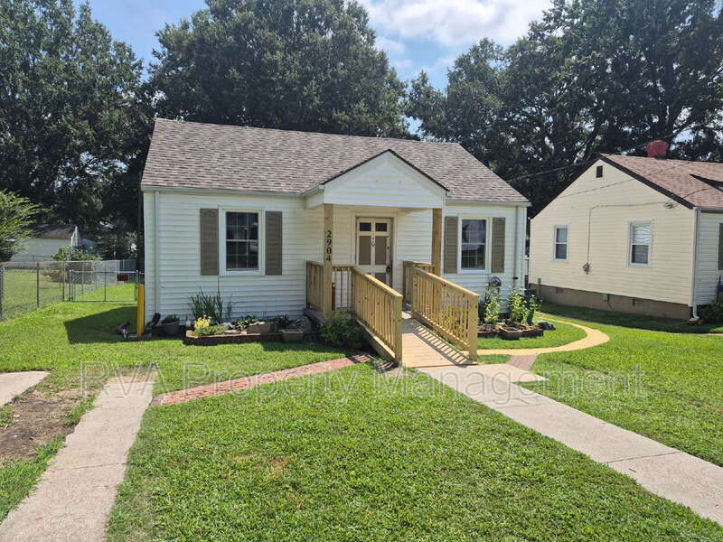 2904 Maple St – photo 1