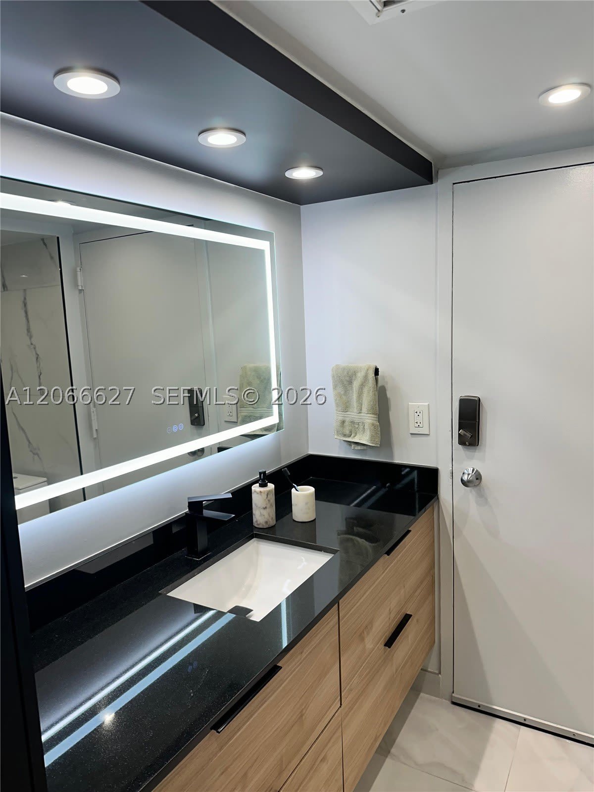 1830 Embassy Dr – photo 5