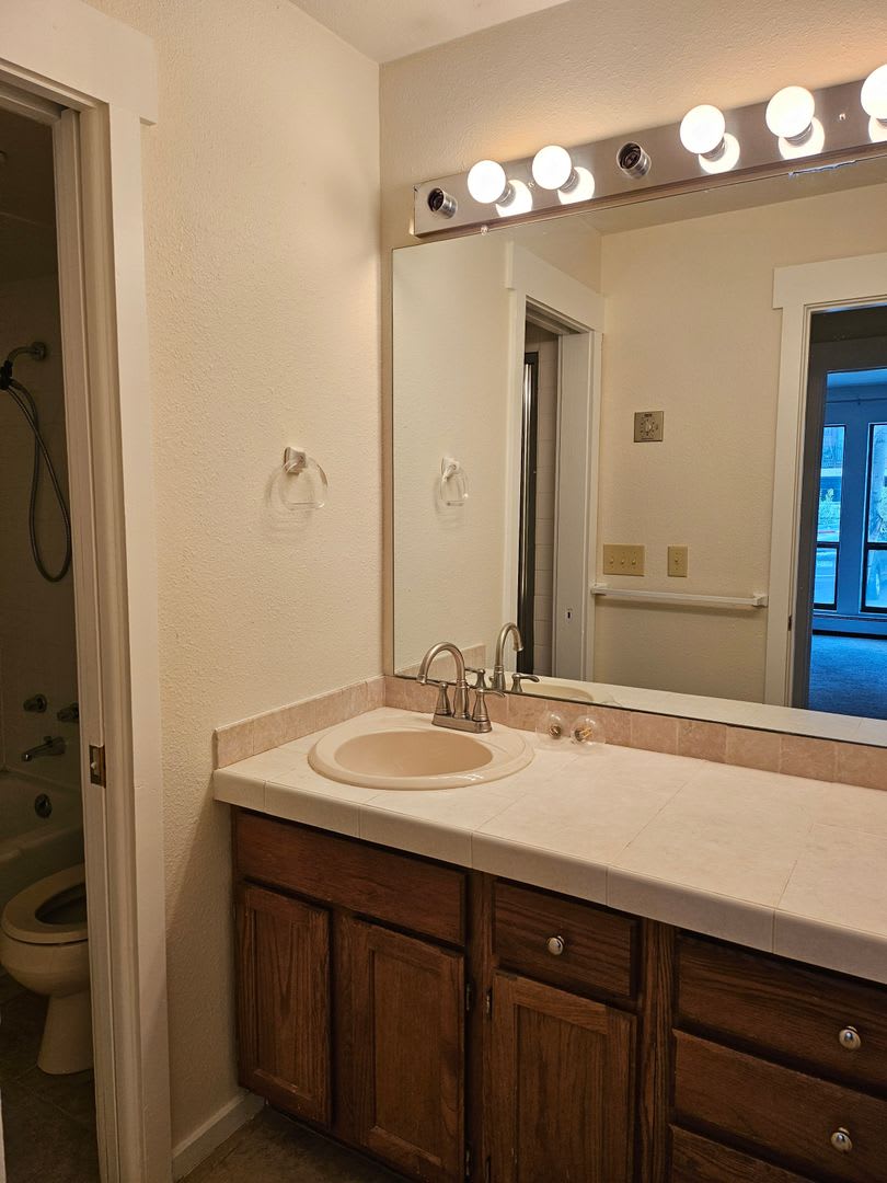 Lake Cliffe Condo – photo 5