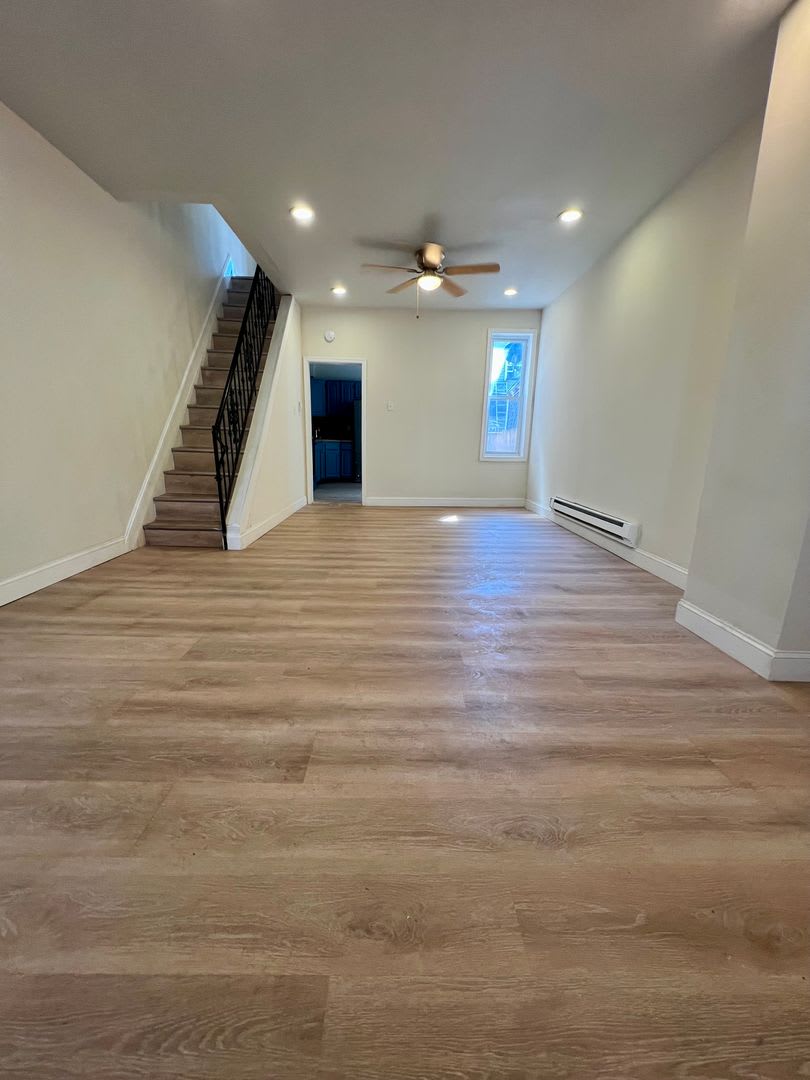Newly Renovated 3-Bedroom Townhome in Fairhill! Available NOW! – photo 3
