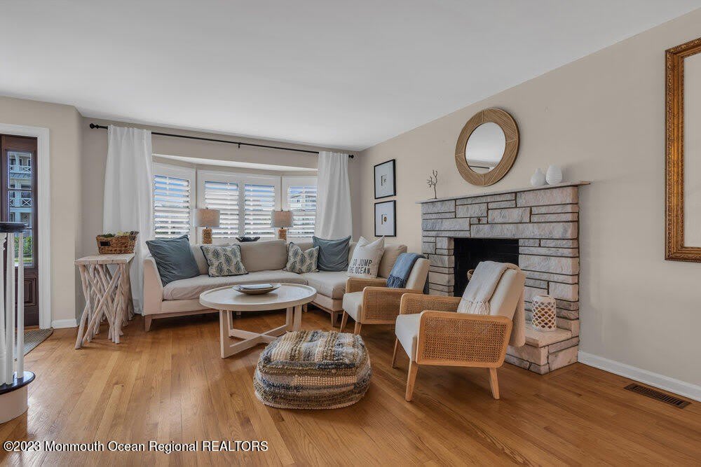 10 York Avenue – photo 3