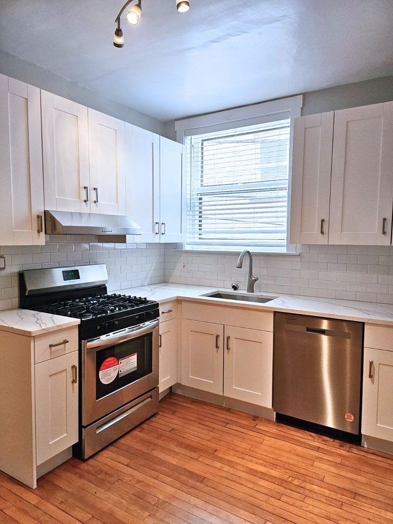 Sunny & Spacious Deluxe Edgewater One Bedroom Apartment – photo 2