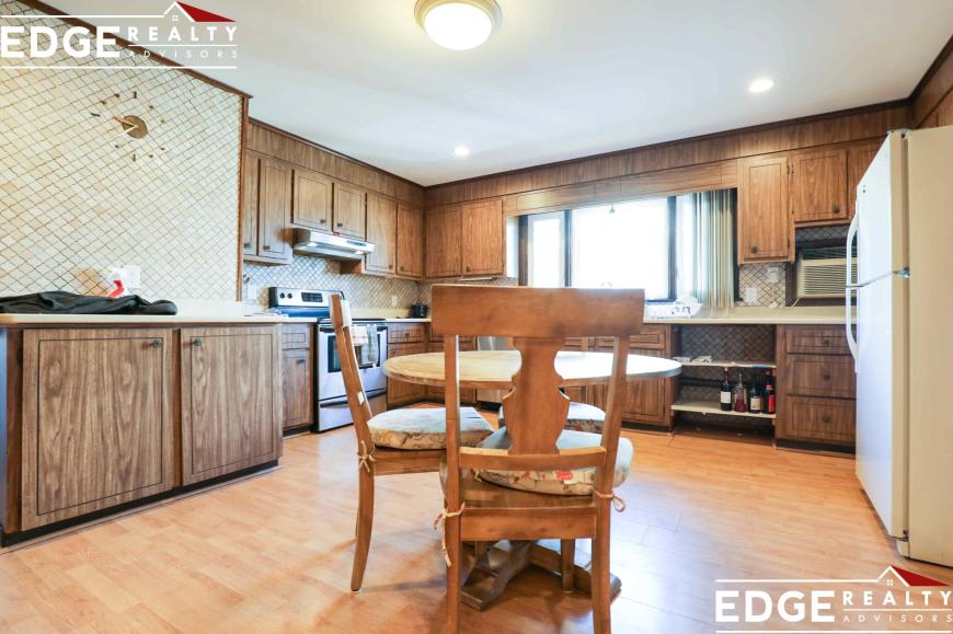 285 Webster St. – photo 3