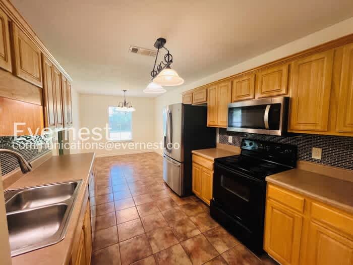 223 Crosscreek Drive – photo 4